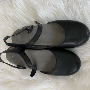 Dansko Mary Jane Clogs women’s size 41